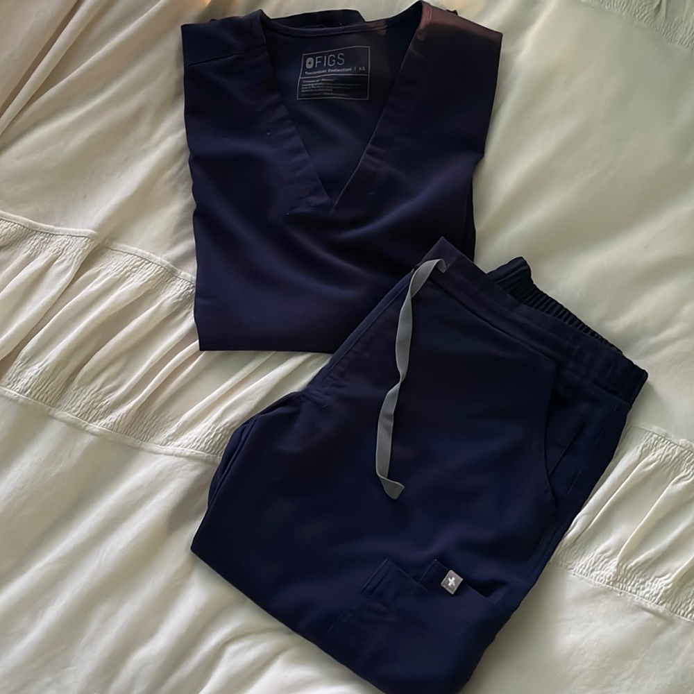 Navy FIGS scrubs XS